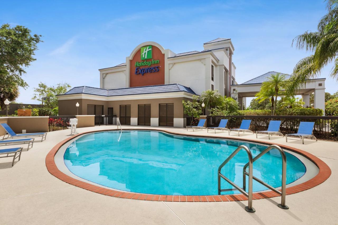 Holiday Inn Express Vero Beach-West I-95 By Ihg Exteriör bild