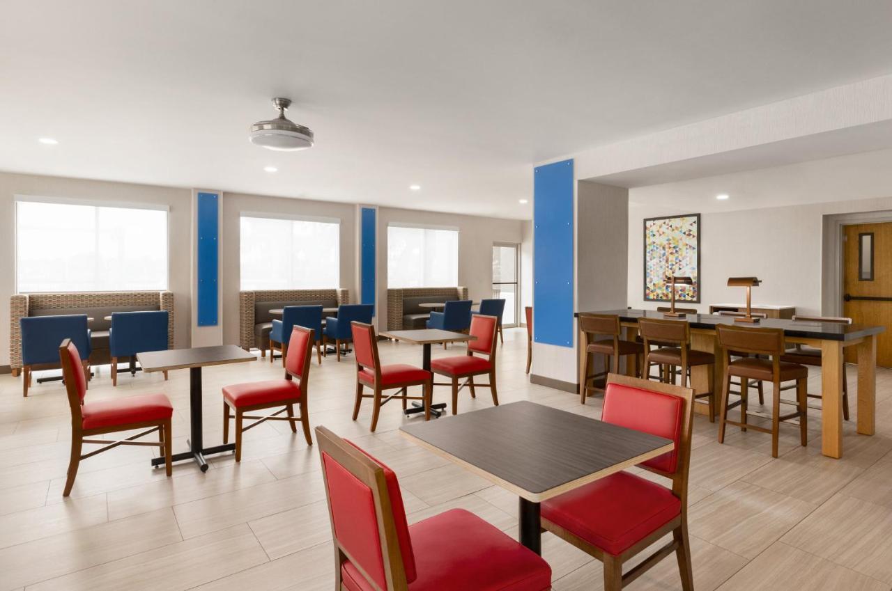 Holiday Inn Express Vero Beach-West I-95 By Ihg Exteriör bild