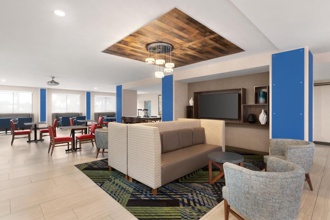 Holiday Inn Express Vero Beach-West I-95 By Ihg Exteriör bild