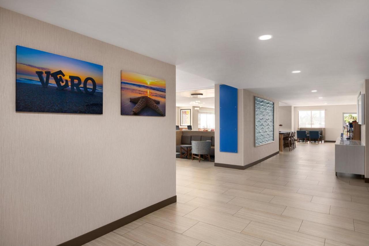 Holiday Inn Express Vero Beach-West I-95 By Ihg Exteriör bild