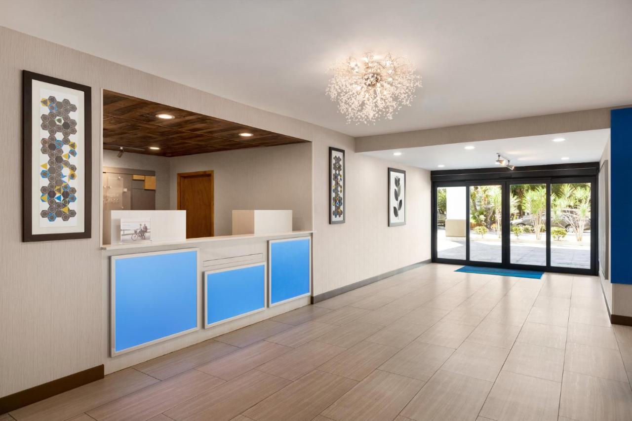 Holiday Inn Express Vero Beach-West I-95 By Ihg Exteriör bild
