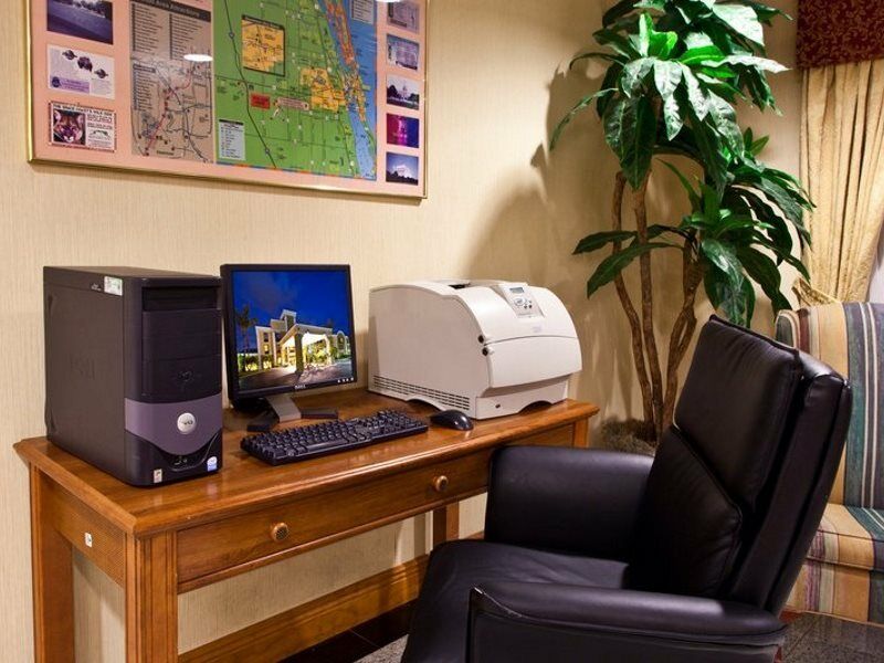 Holiday Inn Express Vero Beach-West I-95 By Ihg Exteriör bild