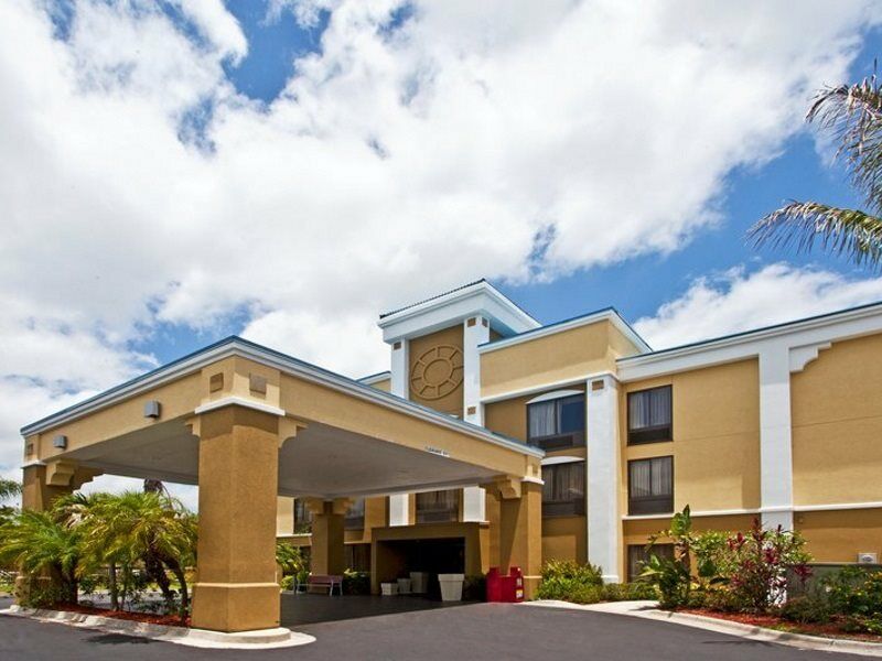Holiday Inn Express Vero Beach-West I-95 By Ihg Exteriör bild